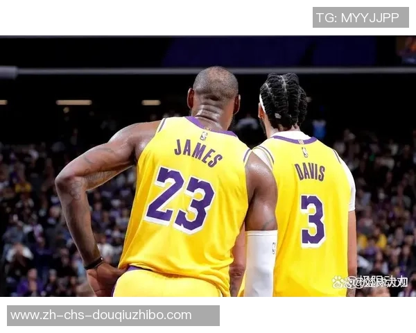 詹姆斯领衔湖人对决雷霆全力争胜展现王者风范